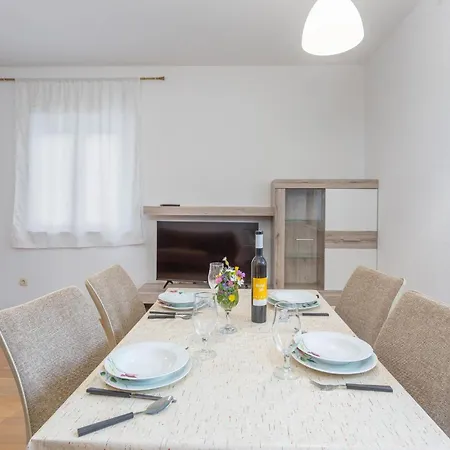 2 Bedroom In Cernik Lägenhet *