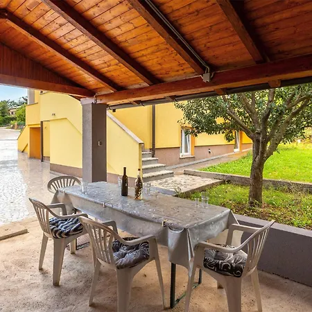Lägenhet 2 Bedroom In Cernik
