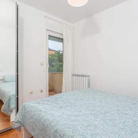 2 Bedroom In Cernik Apartamento Rijeka
